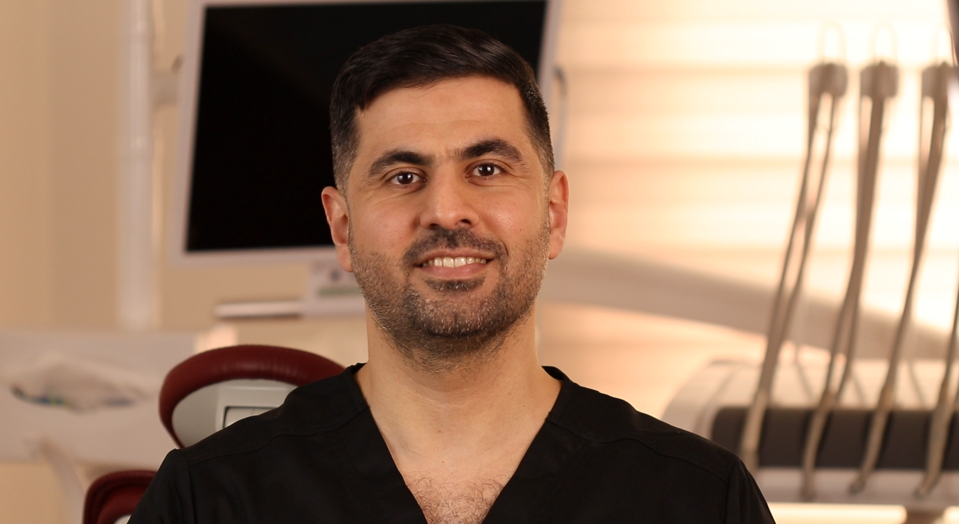 د. أسامة زيادات - طب وجراحة الفم والأسنان و تقويم أسنان د. أسامة زيادات - طب وجراحة الفم والأسنان و تقويم أسنان