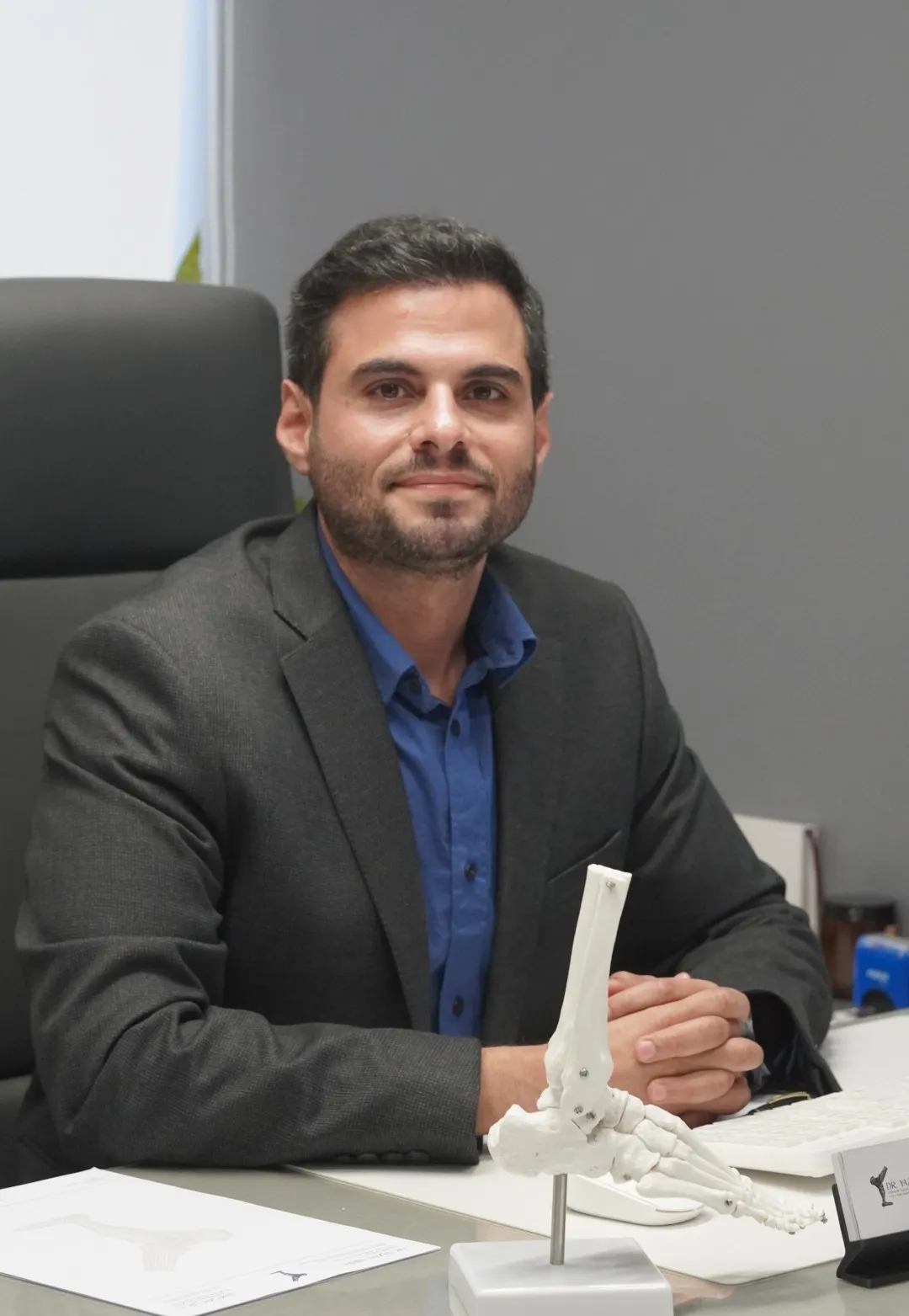 د. يزن صبيح - أخصائي جراحة العظام والمفاصل والقدم والكاحل
